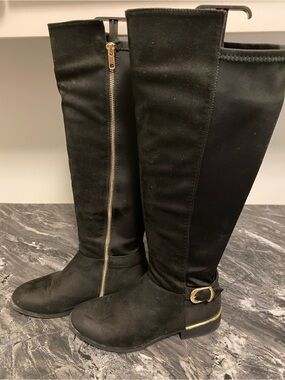 Women's Black size 7 slouch boots with gold zipper and wide calf fit 20.00